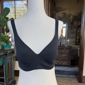 Elegant Black Seamless Bra
